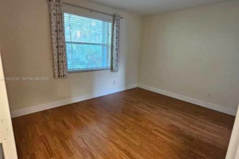 Снять в аренду таунхаус в Санрайз, Флорида 3 спальни, 127.09м2, № 1982857 - фото 10