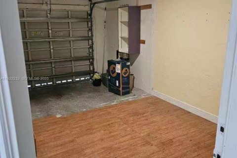 Снять в аренду таунхаус в Санрайз, Флорида 3 спальни, 127.09м2, № 1982857 - фото 2