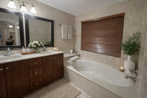 Villa ou maison à vendre à Miramar, Floride: 3 chambres, 208.19 m2 № 1999228 - photo 4