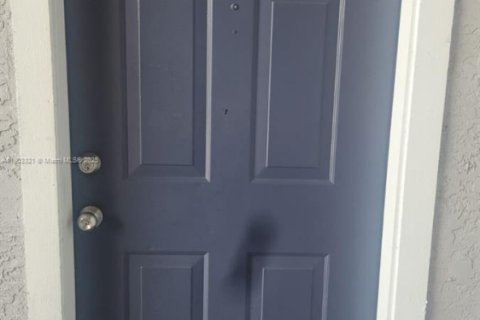 Apartamento en alquiler en Miami, Florida, 1 dormitorio, 51.84 m2 № 1954374 - foto 1