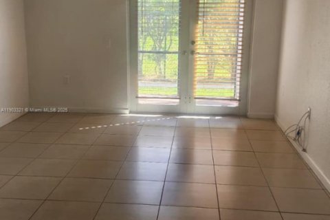 Apartamento en alquiler en Miami, Florida, 1 dormitorio, 51.84 m2 № 1954374 - foto 4