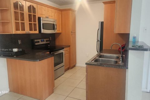 Apartamento en alquiler en Miami, Florida, 1 dormitorio, 51.84 m2 № 1954374 - foto 2