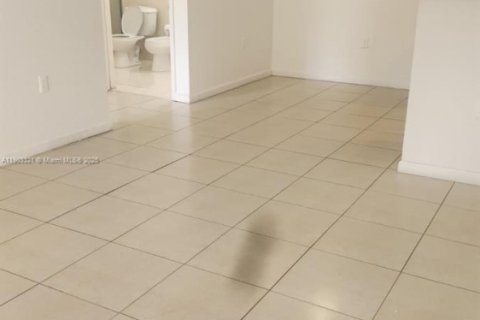 Apartamento en alquiler en Miami, Florida, 1 dormitorio, 51.84 m2 № 1954374 - foto 3