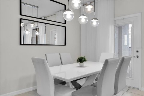 Купить таунхаус в Киссимми, Флорида 7 комнат, 210.24м2, № 2306790 - фото 4