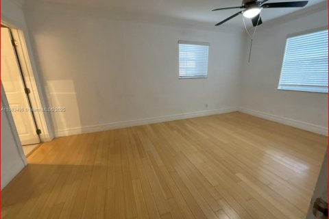 Villa ou maison à louer à Miami, Floride: 3 chambres, 141.49 m2 № 1893534 - photo 14