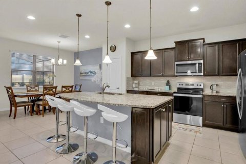 Casa en venta en Kissimmee, Florida, 5 dormitorios, 231.51 m2 № 1901031 - foto 7