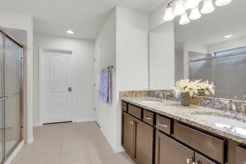 Casa en venta en Kissimmee, Florida, 5 dormitorios, 231.51 m2 № 1901031 - foto 25