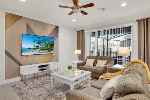 Casa en venta en Kissimmee, Florida, 5 dormitorios, 231.51 m2 № 1901031 - foto 3