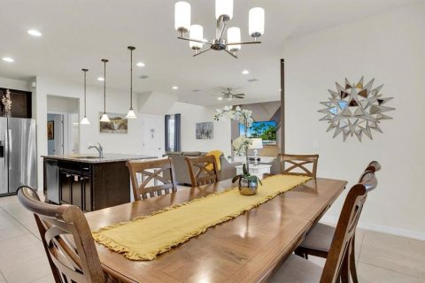 Casa en venta en Kissimmee, Florida, 5 dormitorios, 231.51 m2 № 1901031 - foto 8
