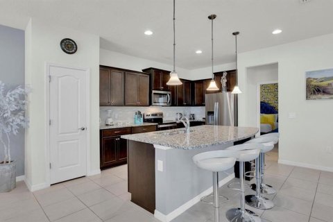Casa en venta en Kissimmee, Florida, 5 dormitorios, 231.51 m2 № 1901031 - foto 6