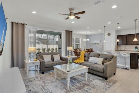 Casa en venta en Kissimmee, Florida, 5 dormitorios, 231.51 m2 № 1901031 - foto 2