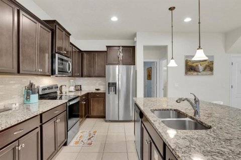 Casa en venta en Kissimmee, Florida, 5 dormitorios, 231.51 m2 № 1901031 - foto 5