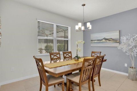 Casa en venta en Kissimmee, Florida, 5 dormitorios, 231.51 m2 № 1901031 - foto 9