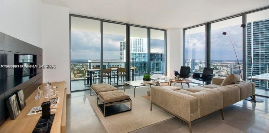 Condo à Miami, Floride, 3 chambres  № 2191717