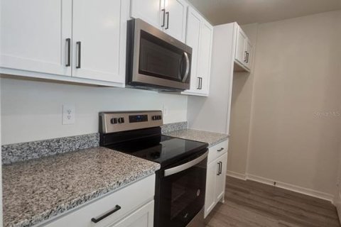 Снять в аренду таунхаус в Дэвенпорт, Флорида 3 спальни, 144.65м2, № 1906437 - фото 8