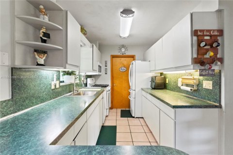 Купить виллу или дом в Катлер-Бей, Флорида 3 спальни, 144.46м2, № 1930746 - фото 27