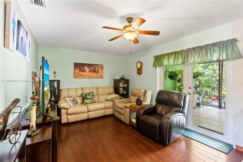 Купить виллу или дом в Катлер-Бей, Флорида 3 спальни, 144.46м2, № 1930746 - фото 24