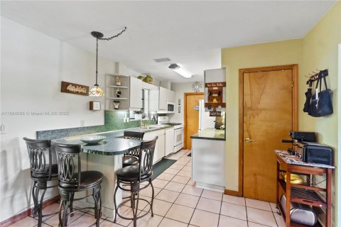 Купить виллу или дом в Катлер-Бей, Флорида 3 спальни, 144.46м2, № 1930746 - фото 26