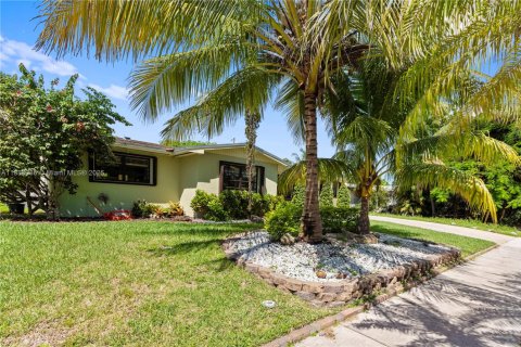 Купить виллу или дом в Катлер-Бей, Флорида 3 спальни, 144.46м2, № 1930746 - фото 13