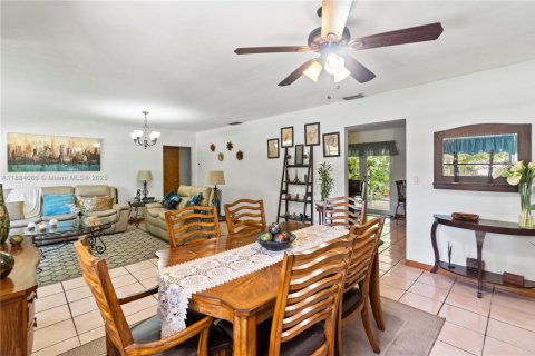 Купить виллу или дом в Катлер-Бей, Флорида 3 спальни, 144.46м2, № 1930746 - фото 21