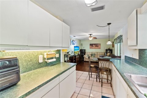 Купить виллу или дом в Катлер-Бей, Флорида 3 спальни, 144.46м2, № 1930746 - фото 29