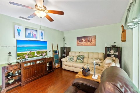 Купить виллу или дом в Катлер-Бей, Флорида 3 спальни, 144.46м2, № 1930746 - фото 25