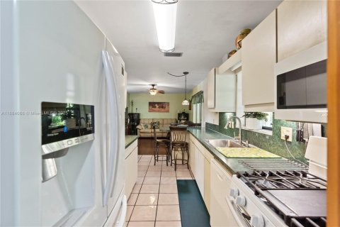 Купить виллу или дом в Катлер-Бей, Флорида 3 спальни, 144.46м2, № 1930746 - фото 28