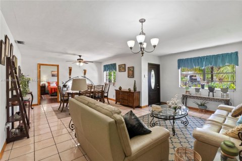 Купить виллу или дом в Катлер-Бей, Флорида 3 спальни, 144.46м2, № 1930746 - фото 19