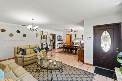 Купить виллу или дом в Катлер-Бей, Флорида 3 спальни, 144.46м2, № 1930746 - фото 18