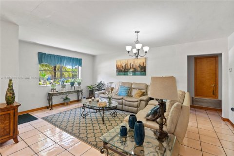 Купить виллу или дом в Катлер-Бей, Флорида 3 спальни, 144.46м2, № 1930746 - фото 23