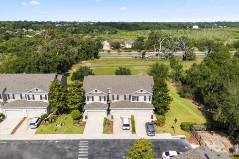 Townhouse in Ocoee, Florida 4 bedrooms, 166.2 sq.m. № 2117602 - photo 2