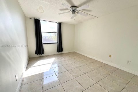 Condo in Miami, Florida, 1 bedroom  № 1944726 - photo 4