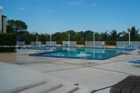 Condo in Miami, Florida, 1 bedroom  № 1944726 - photo 16
