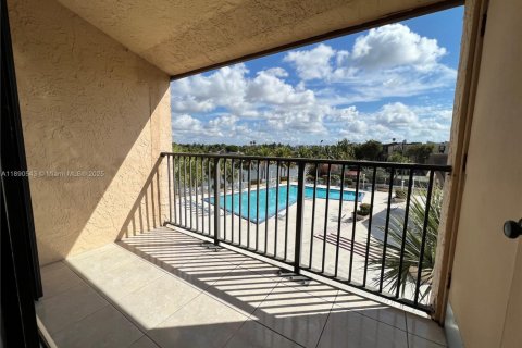 Condo in Miami, Florida, 1 bedroom  № 1944726 - photo 1