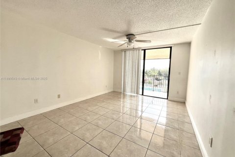 Condo in Miami, Florida, 1 bedroom  № 1944726 - photo 5