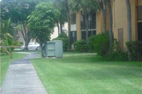 Condo in Miami, Florida, 1 bedroom  № 1944726 - photo 14