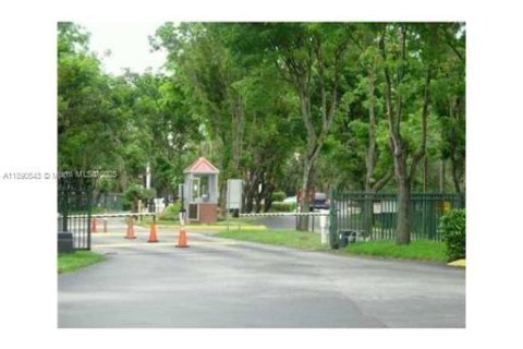 Condo in Miami, Florida, 1 bedroom  № 1944726 - photo 13