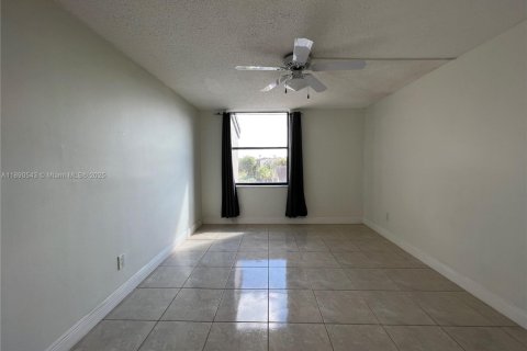 Condo in Miami, Florida, 1 bedroom  № 1944726 - photo 7