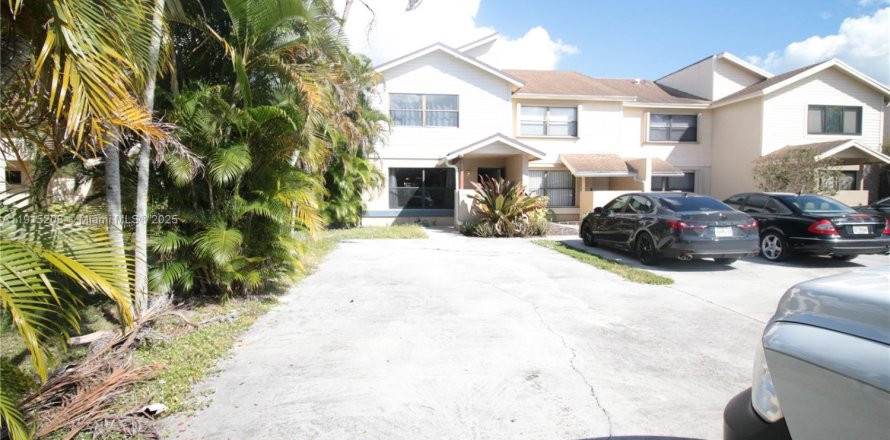 Дом в Веллингтон, Флорида 2 спальни, 133.04м2 № 1971397