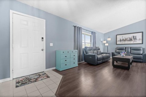 Villa ou maison à vendre à Deltona, Floride: 3 chambres, 155.05 m2 № 2433332 - photo 4
