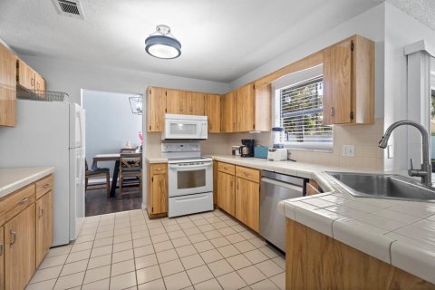 Villa ou maison à vendre à Deltona, Floride: 3 chambres, 155.05 m2 № 2433332 - photo 13