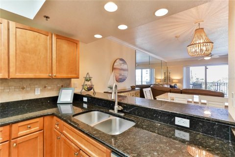 Condo in New Smyrna Beach, Florida, 3 bedrooms  № 1751170 - photo 4