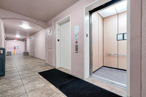 Copropriété à vendre à Orlando, Floride: 3 chambres, 194.82 m2 № 2371162 - photo 19