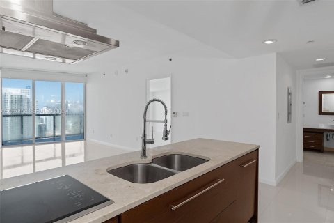 Condo in Miami, Florida, 1 bedroom № 2188904 - photo 14