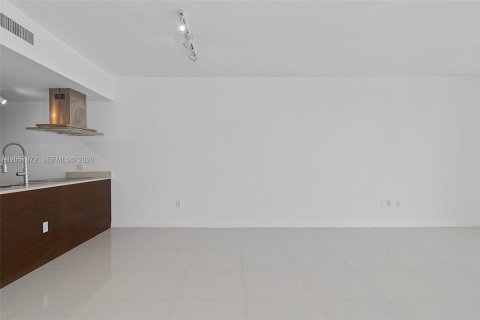 Condo in Miami, Florida, 1 bedroom № 2188904 - photo 16