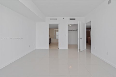 Condo in Miami, Florida, 1 bedroom № 2188904 - photo 24