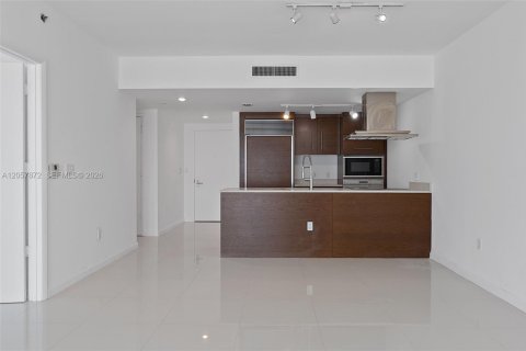 Condo in Miami, Florida, 1 bedroom № 2188904 - photo 7