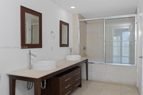 Condo in Miami, Florida, 1 bedroom № 2188904 - photo 26