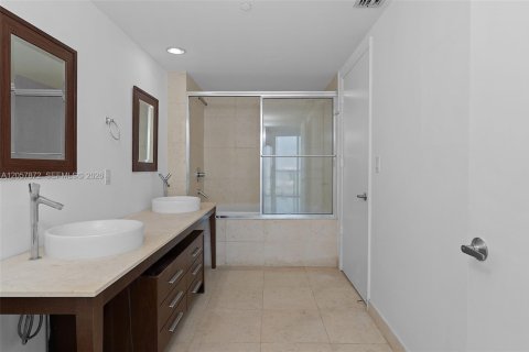 Condo in Miami, Florida, 1 bedroom № 2188904 - photo 27