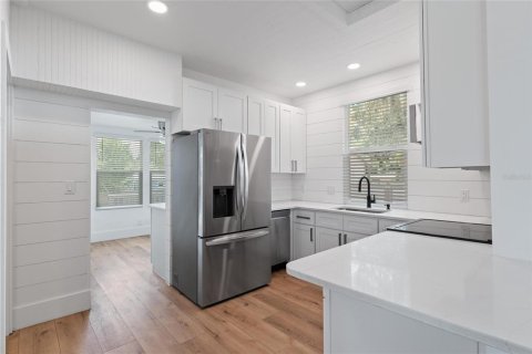 House in Tarpon Springs, Florida 2 bedrooms, 80.36 sq.m. № 2291772 - photo 7